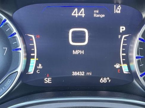 Used 2025 Chrysler Pacifica Limited FWD image 38
