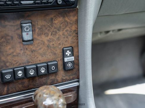 Used 1988 Mercedes-Benz 560 SL image 48
