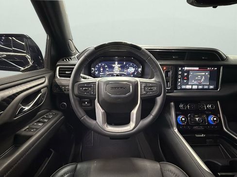 Used 2023 GMC Yukon Denali w/ Denali Reserve Package image 13
