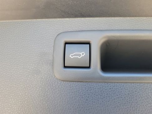 New 2026 Toyota Highlander XLE image 9