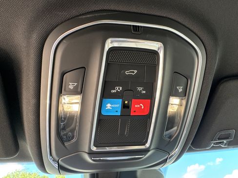 Certified 2025 Jeep Grand Cherokee Limited w/ Black Appearance Package AWD/4WD image 27