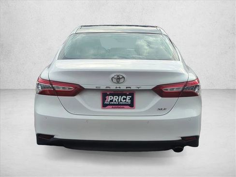 Used 2018 Toyota Camry XLE image 7