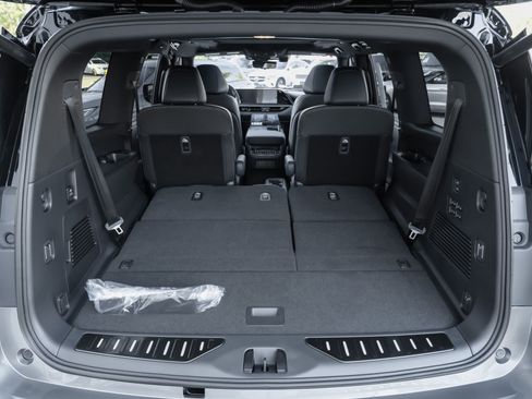 New 2026 INFINITI QX80 4WD image 32