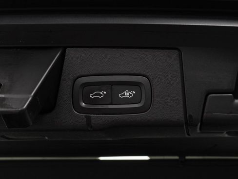 Used 2018 Volvo XC60 T6 Momentum w/ Advanced Package AWD/4WD image 44