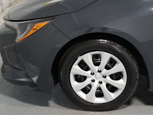 Used 2025 Toyota Corolla LE FWD image 5
