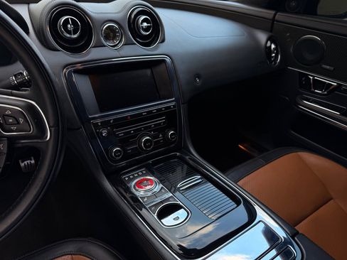 Used 2014 Jaguar XJ R LWB image 11