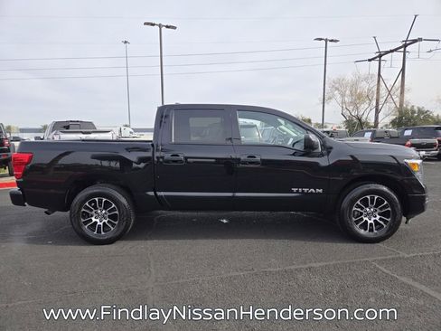 Used 2022 Nissan Titan SV image 7