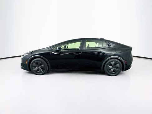 Used 2025 Toyota Prius LE FWD image 4