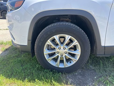 Used 2019 Jeep Cherokee Latitude w/ Cold Weather Group AWD/4WD image 20