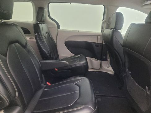 Used 2020 Chrysler Voyager Lxi FWD image 19