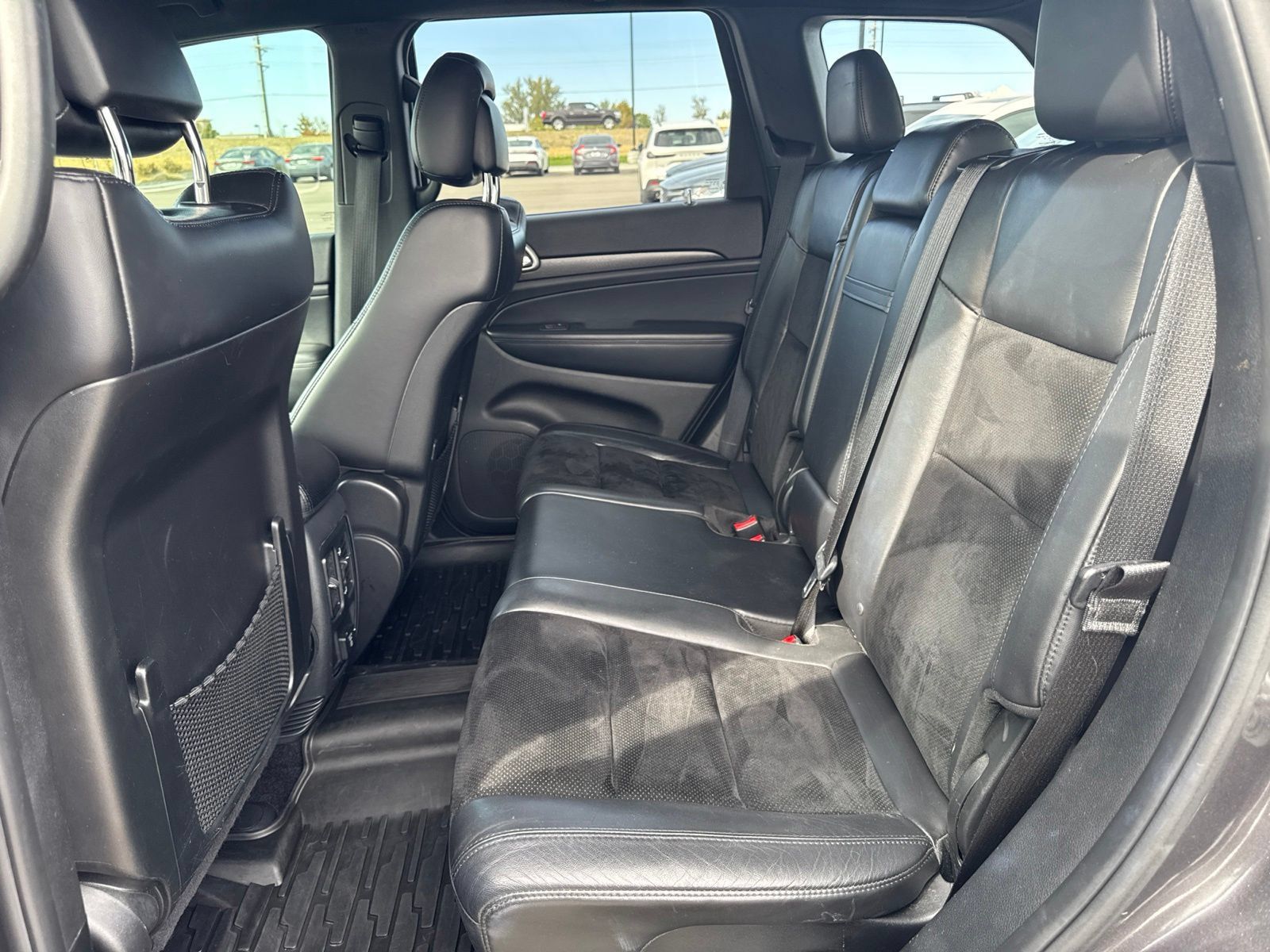 Used 2018 Jeep Grand Cherokee Altitude AWD/4WD image 10