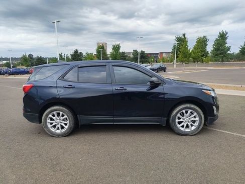 Used 2020 Chevrolet Equinox LS w/ LS Convenience Package FWD image 2