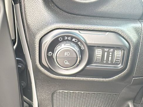 Used 2020 Jeep Gladiator Overland w/ Popular Equipment Package AWD/4WD image 27