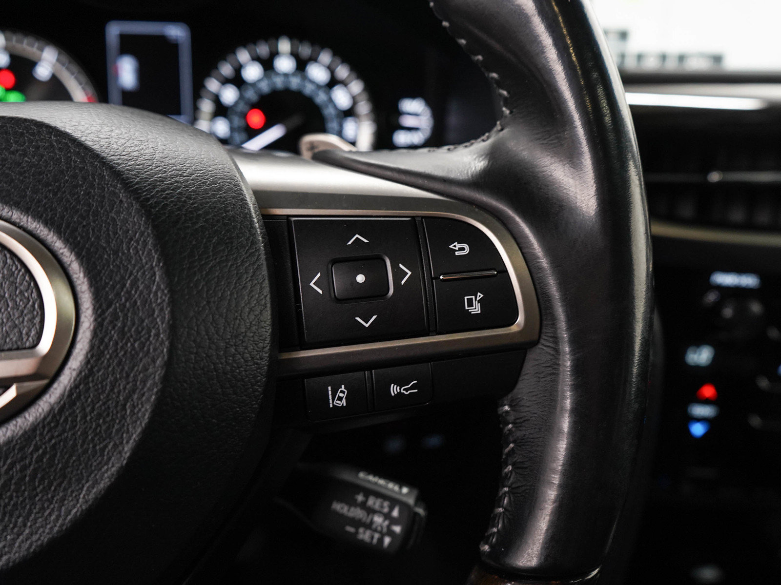 Used 2018 Lexus LX 570 4WD image 30