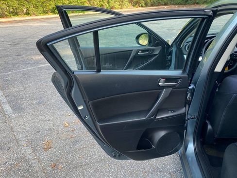 Used 2013 MAZDA MAZDA3 i Touring FWD image 32