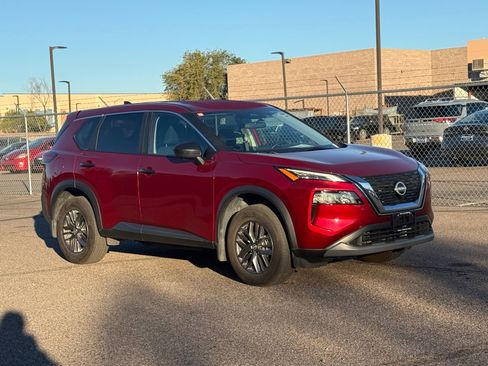 Used 2023 Nissan Rogue S image 3