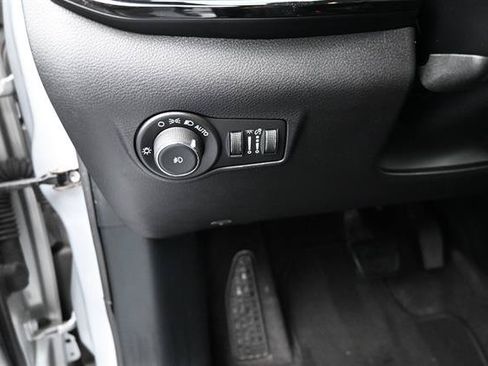 Used 2024 Jeep Compass Latitude w/ Altitude Special Edition AWD/4WD image 8