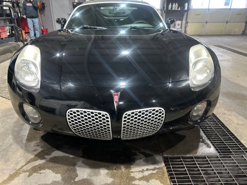 Used 2007 Pontiac Solstice Convertible w/ Convenience Package image 2