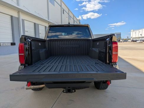 Used 2025 Toyota Tacoma TRD Off-Road AWD/4WD image 6