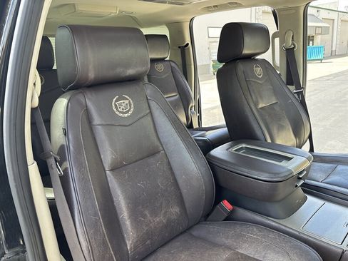 Used 2011 Cadillac Escalade ESV Platinum AWD/4WD image 37