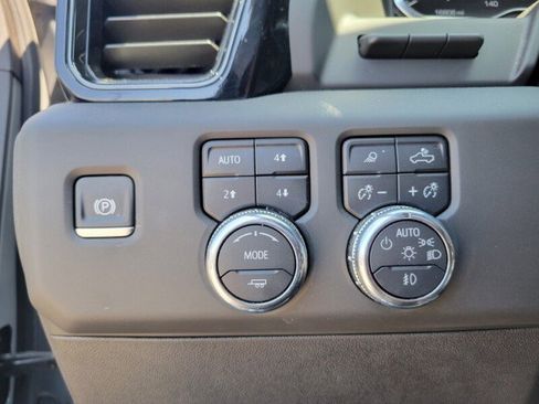 Used 2025 GMC Sierra 2500 AT4 w/ AT4 Premium Plus Package AWD/4WD image 15
