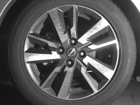 Used 2025 Nissan Versa SV FWD image 12