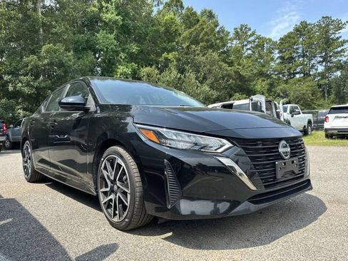 Used 2025 Nissan Sentra SR FWD image 13
