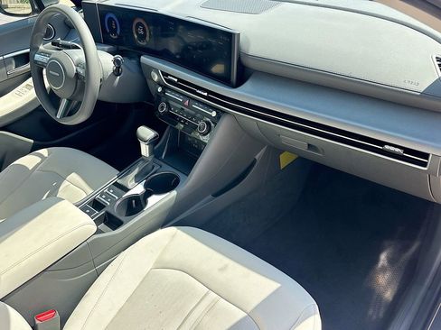 Certified 2025 Hyundai Sonata SE image 28