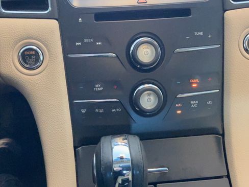Used 2016 Ford Taurus SEL w/ Equipment Group 201A FWD image 16