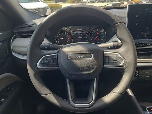 Used 2025 Jeep Compass Limited AWD/4WD image 16