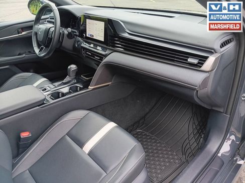 Used 2025 Toyota Camry SE FWD image 10