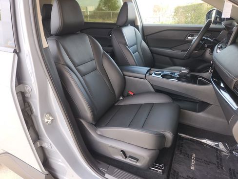 Certified 2025 Nissan Rogue SL w/ Tech Package image 15