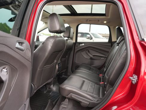 Used 2015 Ford Escape Titanium w/ Equipment Group 301A AWD/4WD image 18