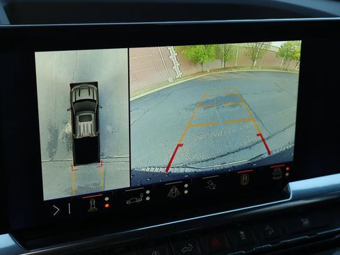 Used 2025 Chevrolet Silverado 1500 LTZ image 5