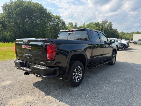 Used 2023 GMC Sierra 1500 AT4 w/ Technology Package AWD/4WD image 3