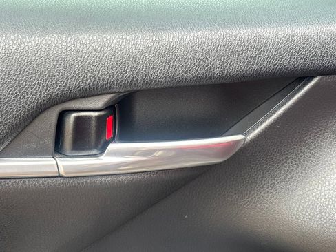 Used 2023 Toyota Camry SE w/ Convenience Package image 7