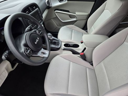 Certified 2025 Kia Soul LX FWD image 18