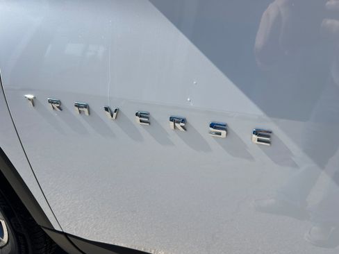 Used 2022 Chevrolet Traverse LT FWD image 4