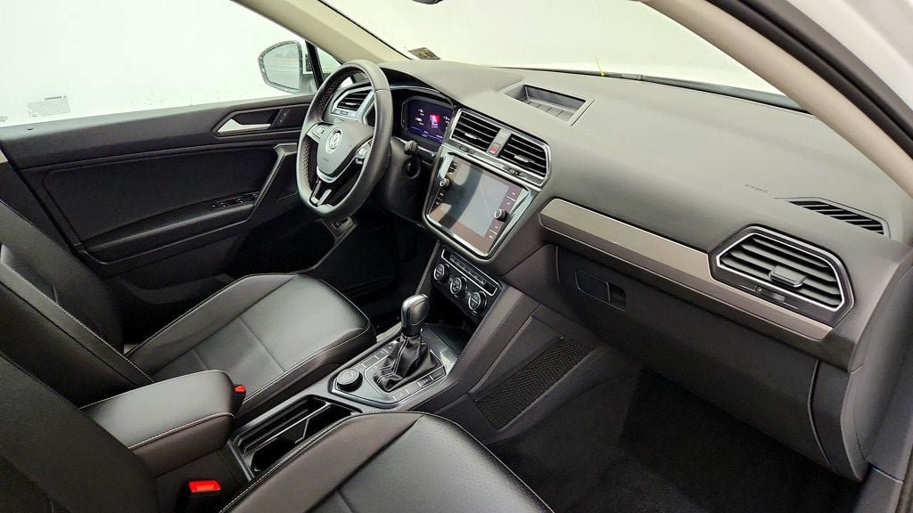 Used 2021 Volkswagen Tiguan SEL AWD/4WD image 24