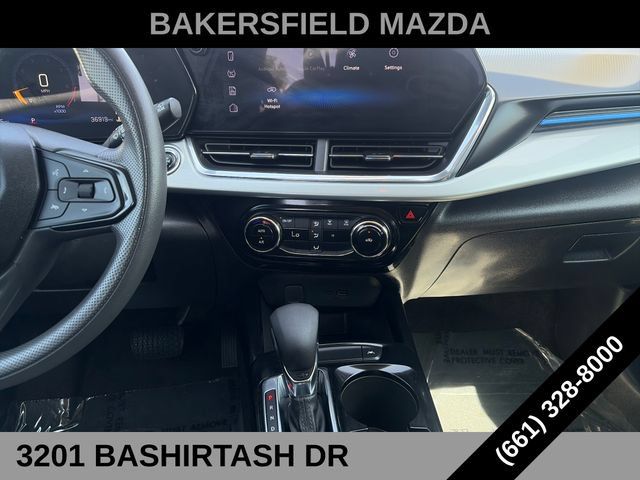 Used 2025 Chevrolet Trax LT FWD image 19