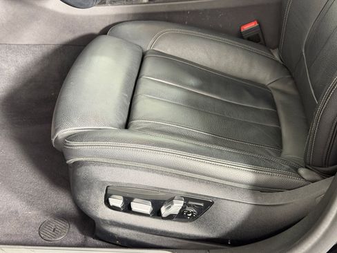Used 2019 BMW 740i w/ M Sport Package RWD image 13