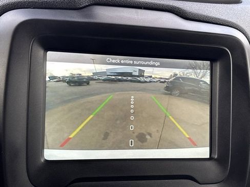 Used 2018 Jeep Renegade Altitude w/ Cold Weather Group image 28