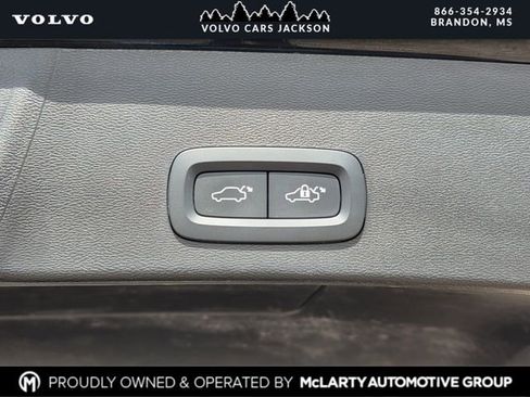 Used 2024 Volvo XC40 B5 Plus image 30
