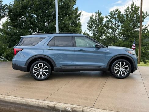 Used 2025 Ford Explorer ST-Line AWD/4WD image 7
