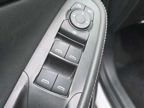 Used 2025 Buick Encore GX Preferred AWD/4WD image 9