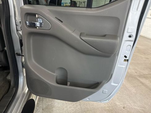 Used 2012 Nissan Frontier SV AWD/4WD image 41