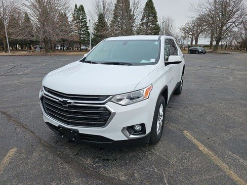 Used 2019 Chevrolet Traverse LT image 2
