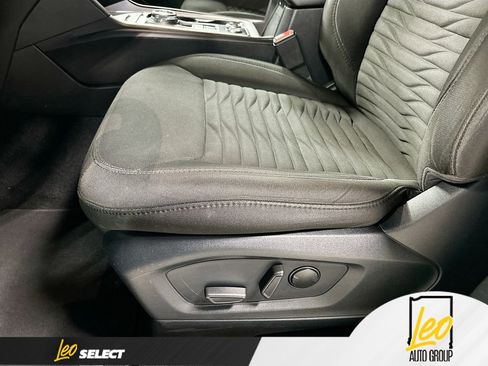 Used 2021 Ford Explorer XLT image 18