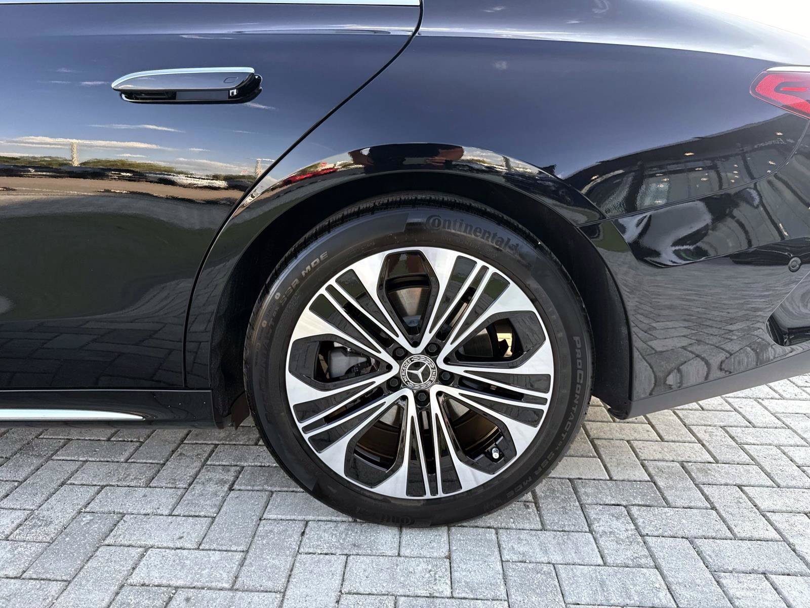 Used 2024 Mercedes-Benz E 350 4MATIC Sedan image 9