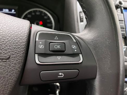 Used 2013 Volkswagen Tiguan SE image 28